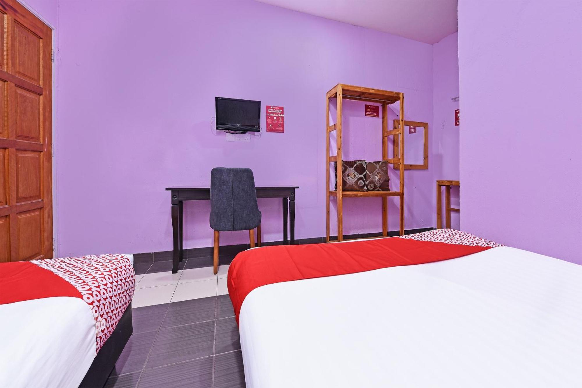 Oyo 90561 Awan Biru Motel Pantai Cenang (Langkawi) Exterior foto