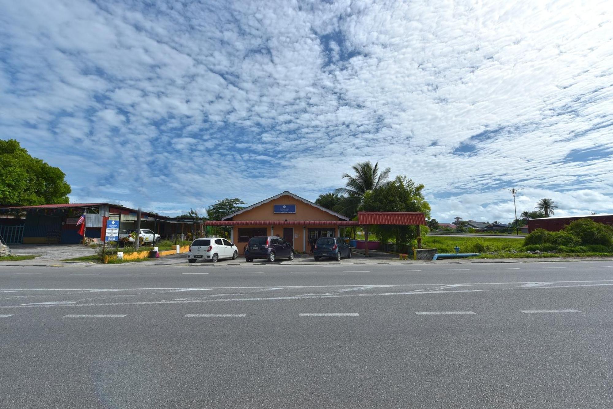 Oyo 90561 Awan Biru Motel Pantai Cenang (Langkawi) Exterior foto
